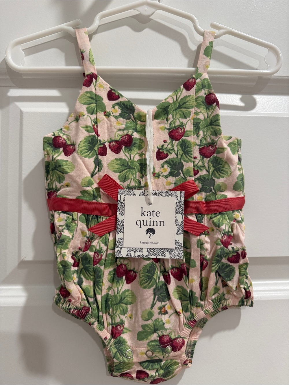 Kate Quinn Spaghetti Bow Bubble- Strawberry Vine